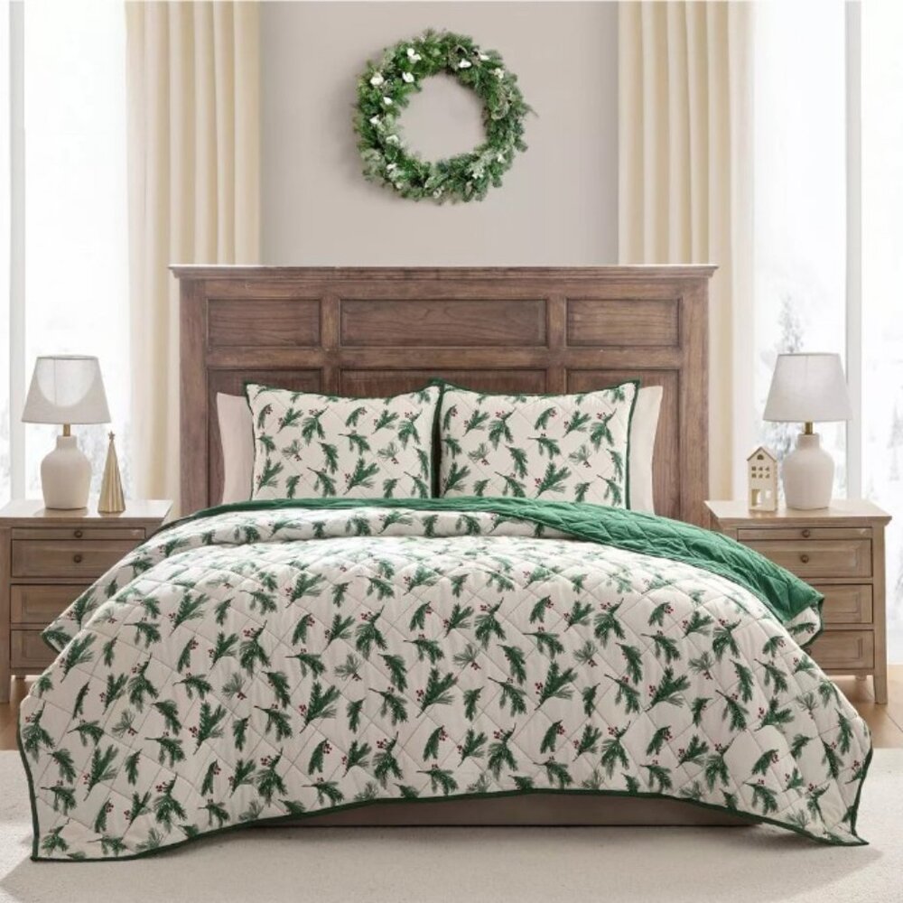 🆕 Hallmark Queen Flannel Greenery & Winter Berry Quilt Set 🌿🍒